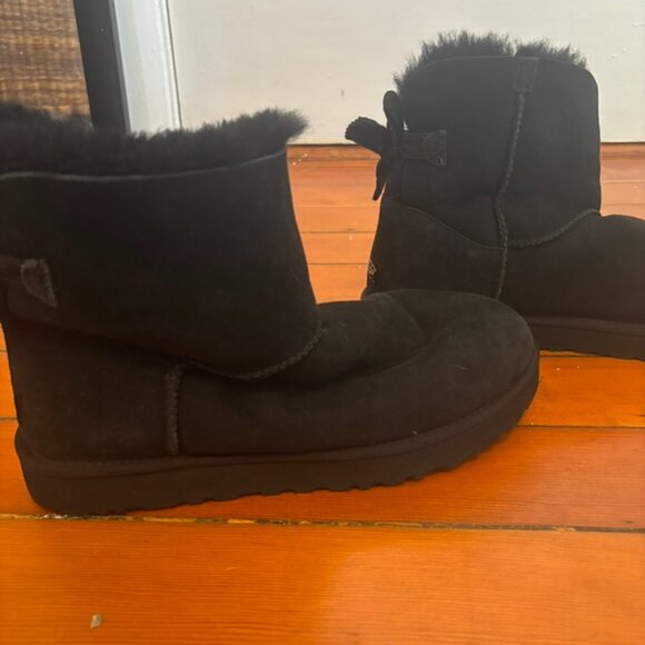 Boots Uggs size 11 UGG® Mini Bailey Bow II Boot Black - Picture 2 of 4
